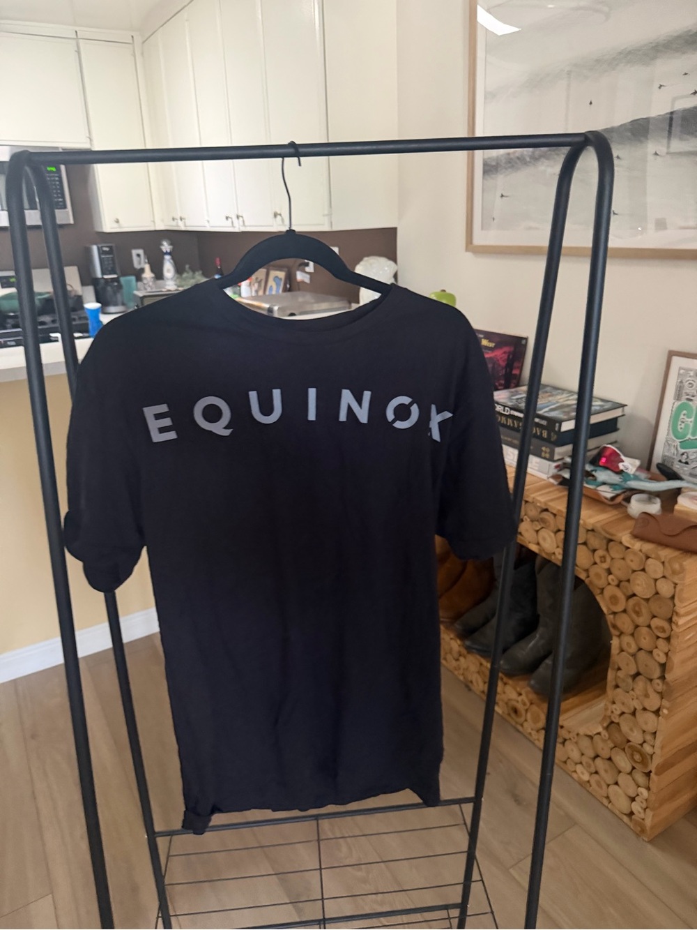 Equinox Gym Bold Chest Logo Graphic Workout T-Shirt Black Men’s Large